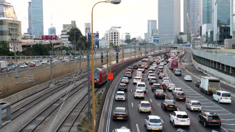 Tel-Aviv-Hashalom-Bahnhof-Pendeln-Ayalon-Israel