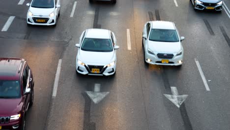 Coches-Todoterreno-Familiares-Que-Regresan-A-Tel-Aviv-De-Sus-Vacaciones-En-La-Autopista-Ayalon