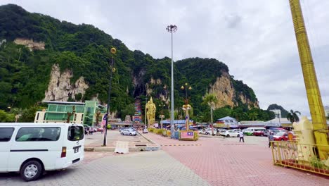 Hindu-religion-devotional-place-at-Malaysia-with-the-worlds-largest-Subramanya-swamy-idol