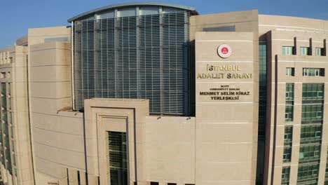 Außenansicht-Des-Justizpalastes-Von-Istanbul-Caglayan-Justice-Palace-Ist-Ein-Gerichtsgebäude,-Europas-Größtes-Und-Modernstes-Gerichtsgebäude-Der-Welt