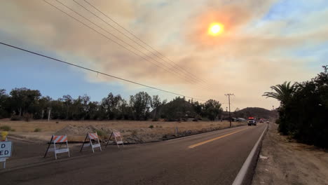 SOS-Situación-De-Emergencia-Camiones-De-Bomberos-Corriendo-A-Fairview-Hemet-California