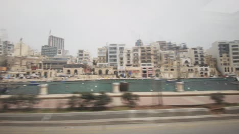 Blick-Aus-Dem-Busfenster-In-öffentlichen-Verkehrsmitteln-In-Malta