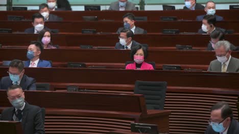 Los-Legisladores-De-Hong-Kong-Asisten-A-Una-Reunión-En-La-Cámara-Principal-Del-Consejo-Legislativo-En-Hong-Kong