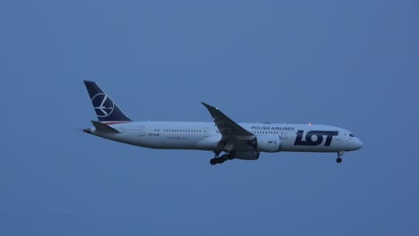 Telephoto-shot-following-Lot,-Polish-Airlines-Aircraft-mid-air-approaching-Toronto-Airport-at-dusk