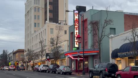 High-Rise-Building-On-Main-Street-At-The-City-During-Sunset-In-Ashland,-Oregon,-USA