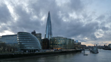 The-Shard,-Icónico-Rascacielos-De-Londres-Junto-Al-Río-Támesis