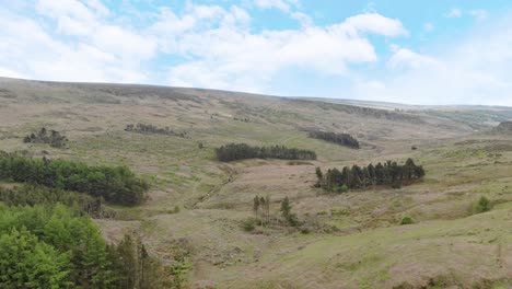 Hope-Valley-Blue-Sky-Desde-El-Punto-De-Vista-De-Stanage-Edge,-Peak-District,-Antena