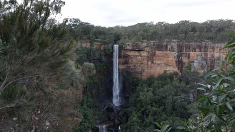 Fitzroy-Falls-Australia-En-El-Parque-Nacional-Kangaroo-Valley,-Tiro-Ancho-Bloqueado