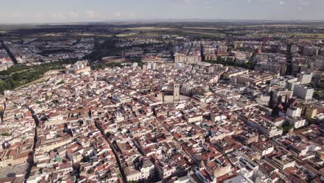 Aerial-wide-view-of-Badajoz-cityscape-and-Badajoz-cathedral,-Orbiting-shot
