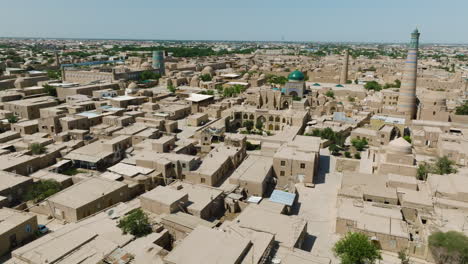 Aerial-View-Of-The-Old-Town-Of-Khiva,-Uzbekistan-In-Summer---drone-shot