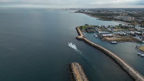 Small-ship-departing-from-Coogee-Port,-suburbs-of-Perth-City-in-Western-Australia