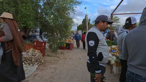 Famoso-Mercado-Midoun-De-Yerba-En-Túnez-Con-Gente