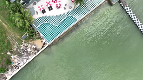 Drone-shot-of-a-beach-in-Phuket,-Thailand,-Fotohotel