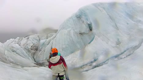 Island-–-Gletscherwanderabenteuer-Im-Nationalpark-Vatnajökull:-Wandern-Sie-In-Diesem-Aufregenden-Abenteuer-Mit-Einem-Zertifizierten-Führer-über-Einen-Mit-Gletscherspalten-Gefüllten-Gletscher