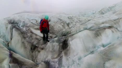 Island-–-Gletscherwunderland-–-Tauchen-Sie-Ein-In-Die-Schönheit-Des-Falljökull-Gletschers,-Einer-Riesigen-Fläche-Aus-Eis-Und-Schnee-Im-Nationalpark-Vatnajökull,-Island