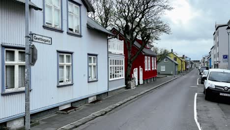 Island-–-Reykjavik-–-Historische-Bedeutung:-Grettisgata-Ist-Eine-Der-ältesten-Straßen-In-Reykjavik-Mit-Einer-Reichen-Geschichte,-Die-Mehrere-Jahrhunderte-Zurückreicht
