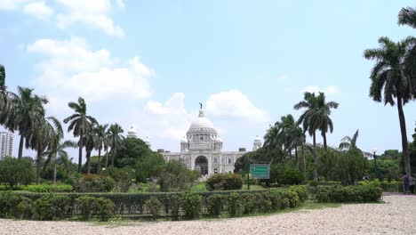 A-historical-tourist-center-in-Kolkata-is-The-Victoria-Memorial-Hall