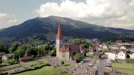 Kirche-In-Art,-Einer-Stadt-Im-Bezirk-Schwyz-In-Der-Schweiz