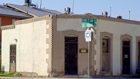 Antique-Home-in-Hispanic-Neighborhood-in-downtown-El-Paso,-Texas