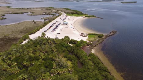 Drone-shot-off-a-beach-on-a-Florida-peninsula