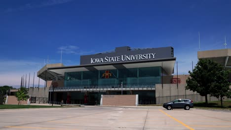 Estadio-De-Fútbol-Jack-Trice-En-El-Campus-De-La-Universidad-Estatal-De-Iowa-En-Ames,-Video-Timelapse-De-Iowa