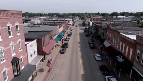 Downtown-Geneseo,-Illinois-with-drone-video-moving-forward-and-up
