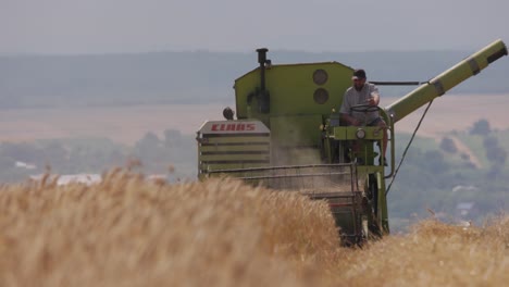 Combine-Harvester-in-Action:-Wheat-and-Cereal-Harvest