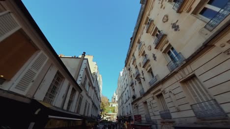 Cinematic-shot-of-street-leading-to-Sacre-coeur-Montmartre,-Paris,-France,-Europe