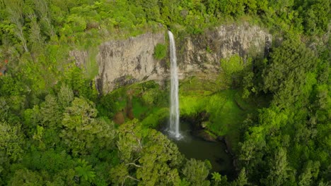 Waireinga-Bridal-Veil-Falls-in-nature-scene-of-New-Zealand,-aerial