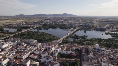 Aerial-view-overlooking-Lusitania-and-Puente-Romano-bridges-over-Guadiana-river-alongside-the-city-and-municipality-of-Mérida,-Spain