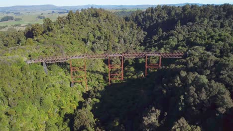 Flying-over-an-old-viaduct-on-the-Old-Coach-Road-Cycle-Trail,-Ohakune,-New-Zealand