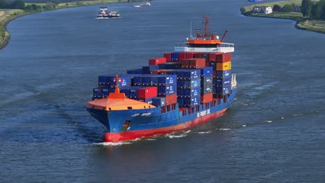 Luftaufnahme-Großer-Containerschiffe-Auf-See,-Beladen-Mit-Containern-Für-Die-Offshore-Versorgung