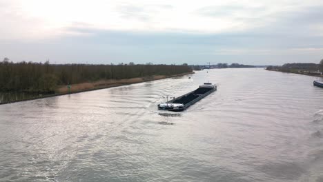 Azzuro-Barge-Travelling-Along-Oude-Maas-Through-Zwijndrecht