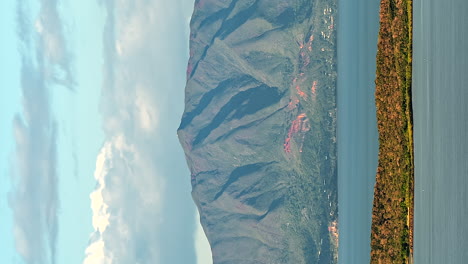 Beautiful-Mont-Dore-mountain-in-Nouméa-New-Caledonia,-vertical-timelapse