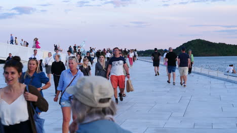 Crowds-of-people-in-many-styles-walking-at-sunset-along-a-waterfront-promenade-in-Oslo