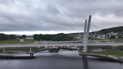 Die-Farris-Brücke-In-Larvik,-Norwegen-–-Drohnenaufnahme-Aus-Der-Luft