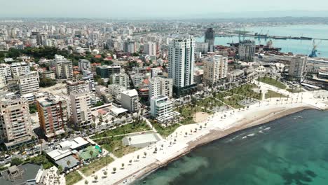 Durres,-Edificios-Urbanos-A-Lo-Largo-De-La-Costa-Del-Mar-Adriático,-Vista-Aérea-Desde-Un-Dron