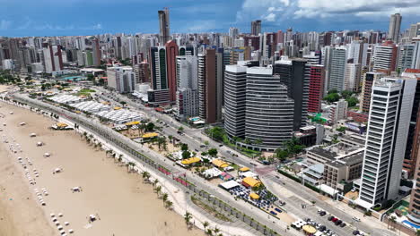 Avenida-De-La-Costa-En-Fortaleza-Ceara-Brasil