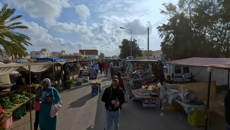 Vendedores-Que-Venden-Frutas-Y-Verduras-En-El-Mercado-Midoun-De-Djerba-En-Túnez