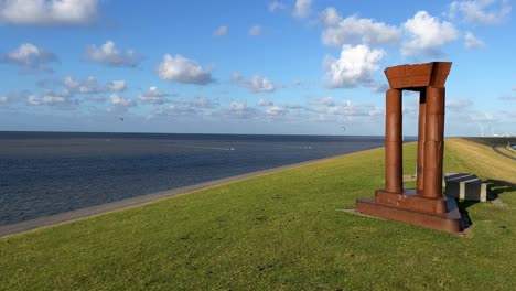 Weitwinkelaufnahme-In-Zeitlupe-Noordkaap,-Der-Nördlichste-Punkt-Der-Niederlande