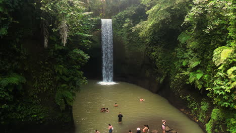 Crowd-of-tourists-at-popular-travel-destination-Tibumana-waterfall,-Bali,-Indonesia