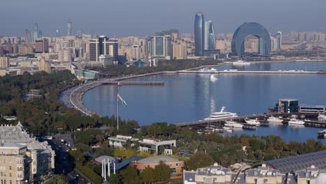 Crescent-architecture-on-sunny-Caspian-waterfront-of-Baku,-Azerbaijan