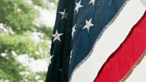 Bandera-Americana-Ondeando-En-Cámara-Lenta-Con-Lluvia