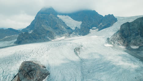 Fellaria-Gletscher-In-Den-Alpen-Von-Oben-Im-Frühling