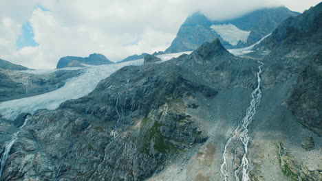 Fellaria-Gletscher-In-Den-Alpen-Von-Oben-Im-Frühling