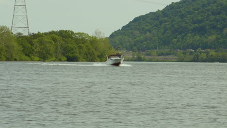 a-small-boat-travels-the-Ohio-river-through-the-mountains-of-Pennsylvania