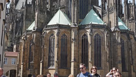 turists-under-the-majestic-Metropolitan-Cathedral-of-Saints-Vitus,-Wenceslaus-and-Adalbert-a-Roman-Catholic-metropolitan-cathedral-in-Prague,-Czech-Republic