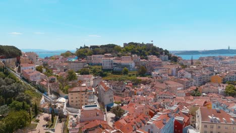 Schwenk-Um-Das-Schloss-Saint-George-In-Lissabon,-Portugal