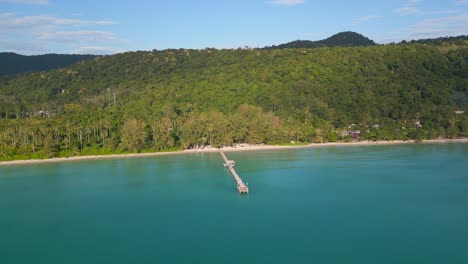Perfect-aerial-top-view-flight
Ao-Phrao-bay-beach-lagoon-in-Holyday-Paradise-ko-kut-Thailand-summer-2022