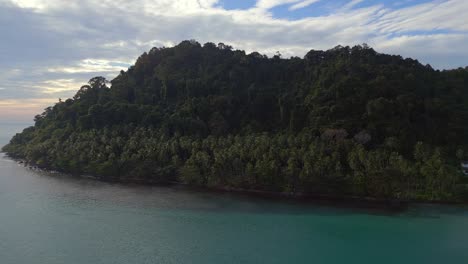 Halbinsel,-Fantastische-Luftaufnahme-Von-Oben,-Flug-Ao-Phrao-Bay-Strandlagune-Im-Feiertagsparadies-Ko-Kut-Thailand-Sommer-2022
